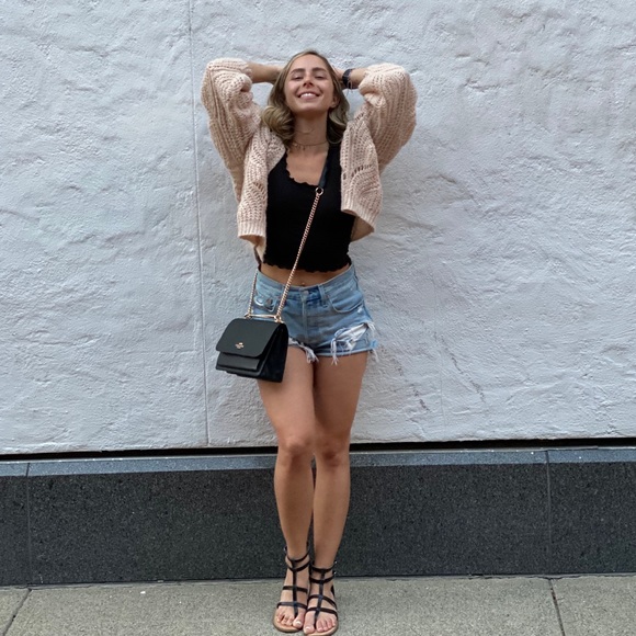 Meet your Posher, Cassandra - Picture 1 of 1